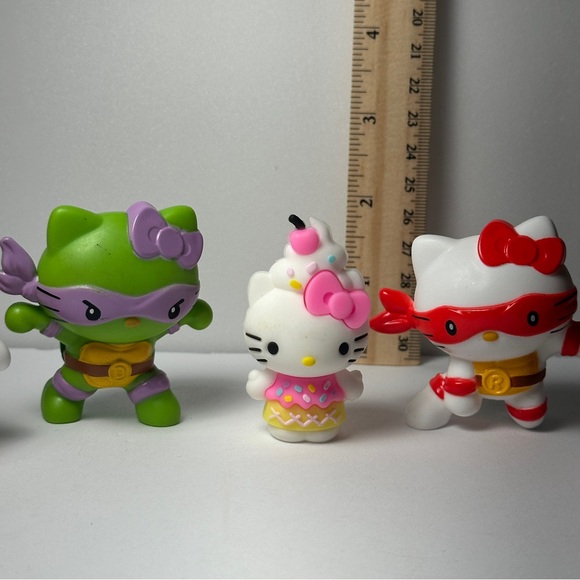 TMNT X Hello Kitty Collab Figures - Picture 3 of 4